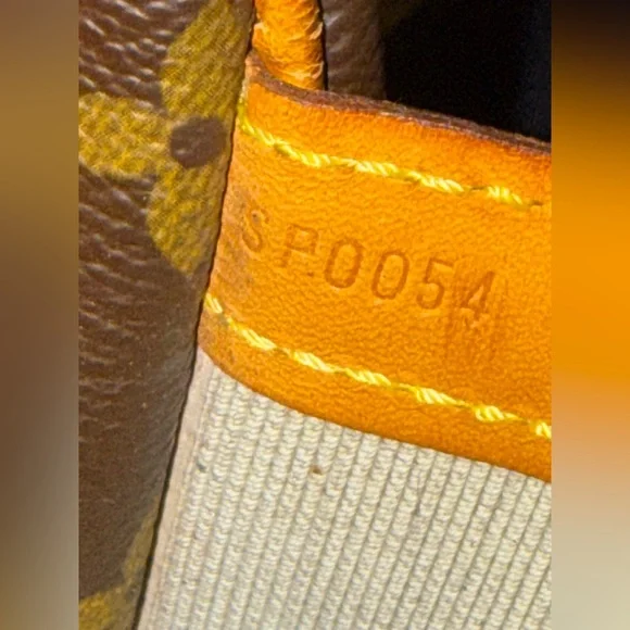 Louis Vuitton Reporter GM Monogram Shoulder Bag - Picture 9 of 13